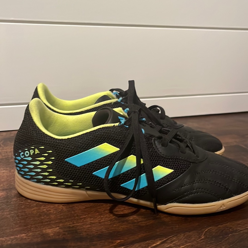Like New - Adidas indoor soccer shoes